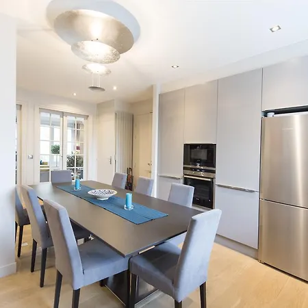 Veeve - Sophistication On Mozart Avenue *